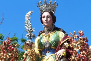 A LACCO AMENO CAMPANE A FESTA PER LA RICORRENZA DI SANTA RESTITUTA QUESTA MATTINA IN BASILICA IL PONTIFICALE DEL VESCOVO VILLANO E OGGI POMERIGGIO DIANA E LA GRANDE PROCESSIONE PER MARE CON SBARCO  AL PORTO DI CASAMICCIOLA———————————————————————-(=