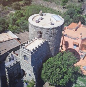 ALLA TORRE DEL MOLINO CONVEGNO E DISCUSSIONE SULLO STORICO RUOLO DELLE  TORRI  ISOLANE IN MOSTRA: DALLA FORTEZZA-TORRE DI MICHELANGELO  A ISCHIA AL SARACENICO TORRIONE DI FORIO———————————————————–(clicca sulle foto, le vedrai in primo piano e più gradi)