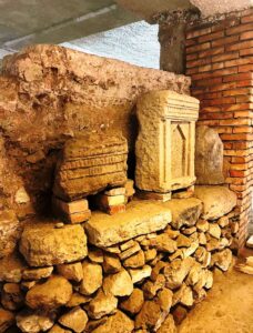 LACCO AMENO INSEGUE IL SUO ANTICO PASSATO: COMINCIATA DA IERI LA NUOVA CAMPAGNA DI SCAVO ARCHEOLOGICO A PITHEKOUSSAI, SECONDA  EDIZIONE, NELL’AREA ARTIGIANALE DI MAZZOLA A LACCO AMENO CON VISITE APERTE  AL PUBBLICO———————————————————————(c licca sulle foto, le vedrai in primo piano e più grandi)–